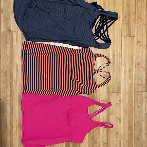 Bundle of 3 Lululemon tanks - Picture 2 of 2